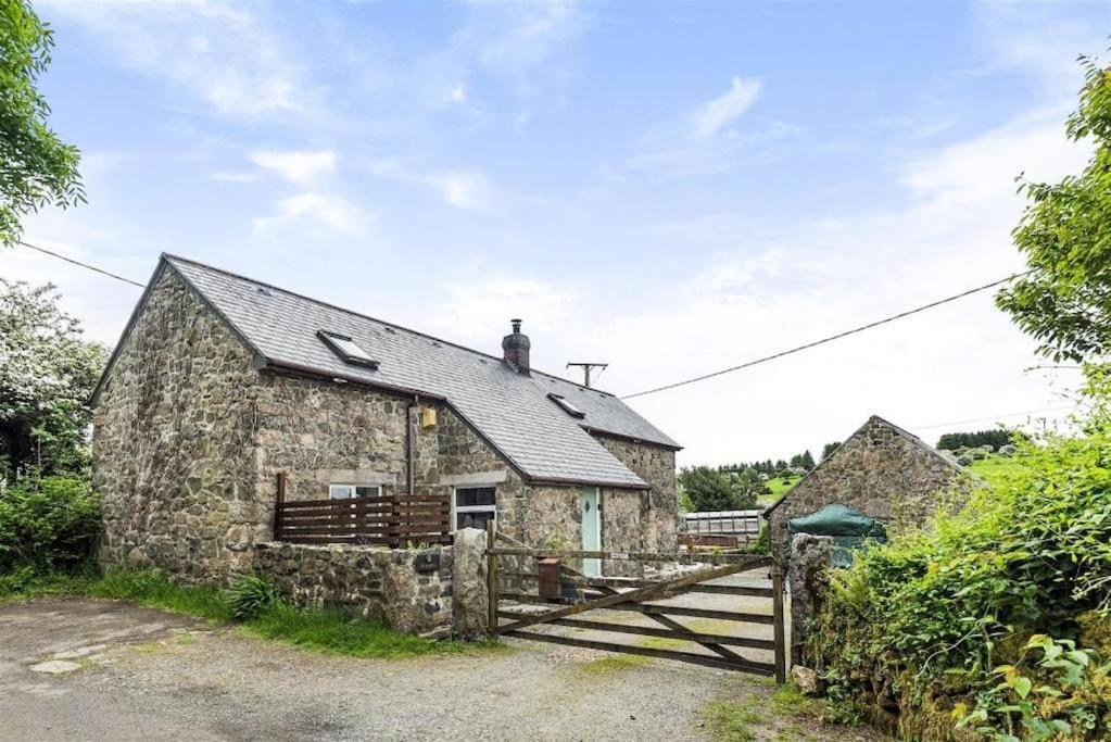 Delightful Artistic Granite Barn In Rural Hamlet Launceston Exterior foto